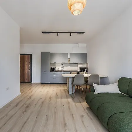 Aqua Breeze 1br By Pikhost *
