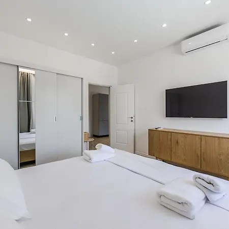 Aqua Breeze 1br By Pikhost * Golem (Tirana)